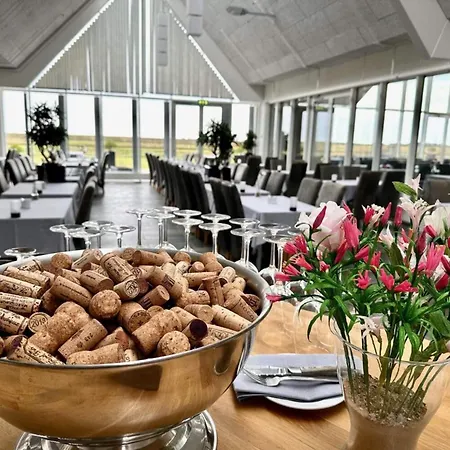 6 Person On A In Romo *