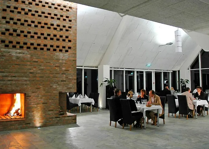 6 Person On A In Romo Nyaraló