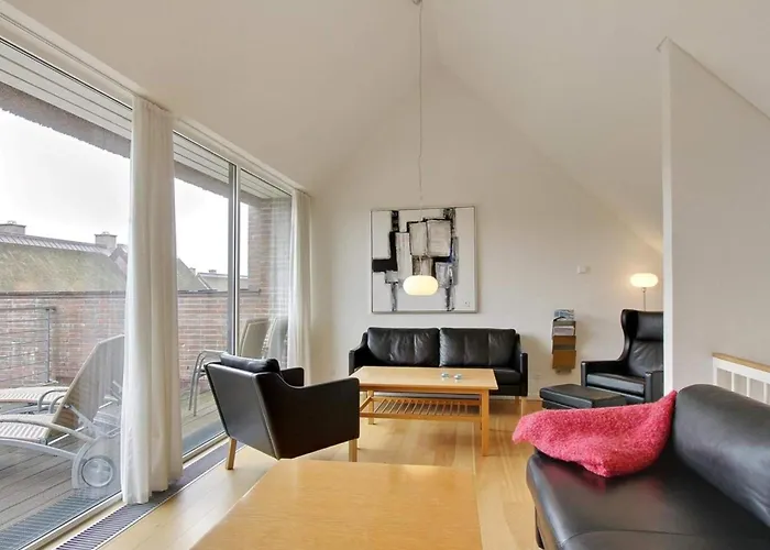 6 Person On A In Romo