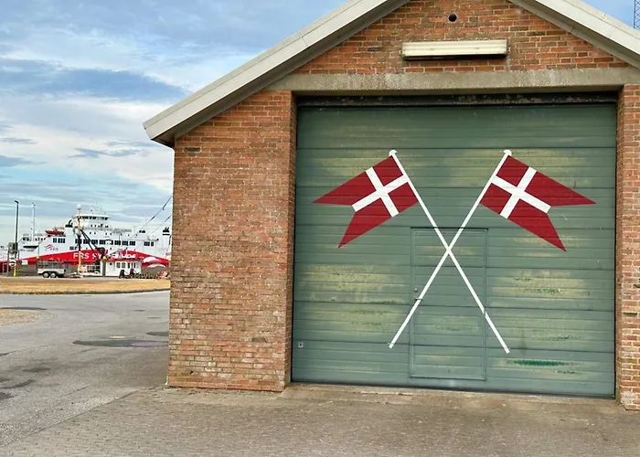 6 Person On A In Romo Nyaraló