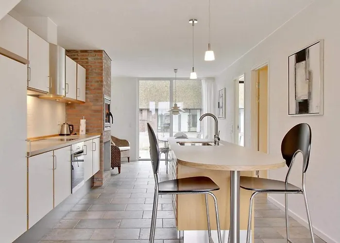 6 Person On A In Romo Nyaraló *